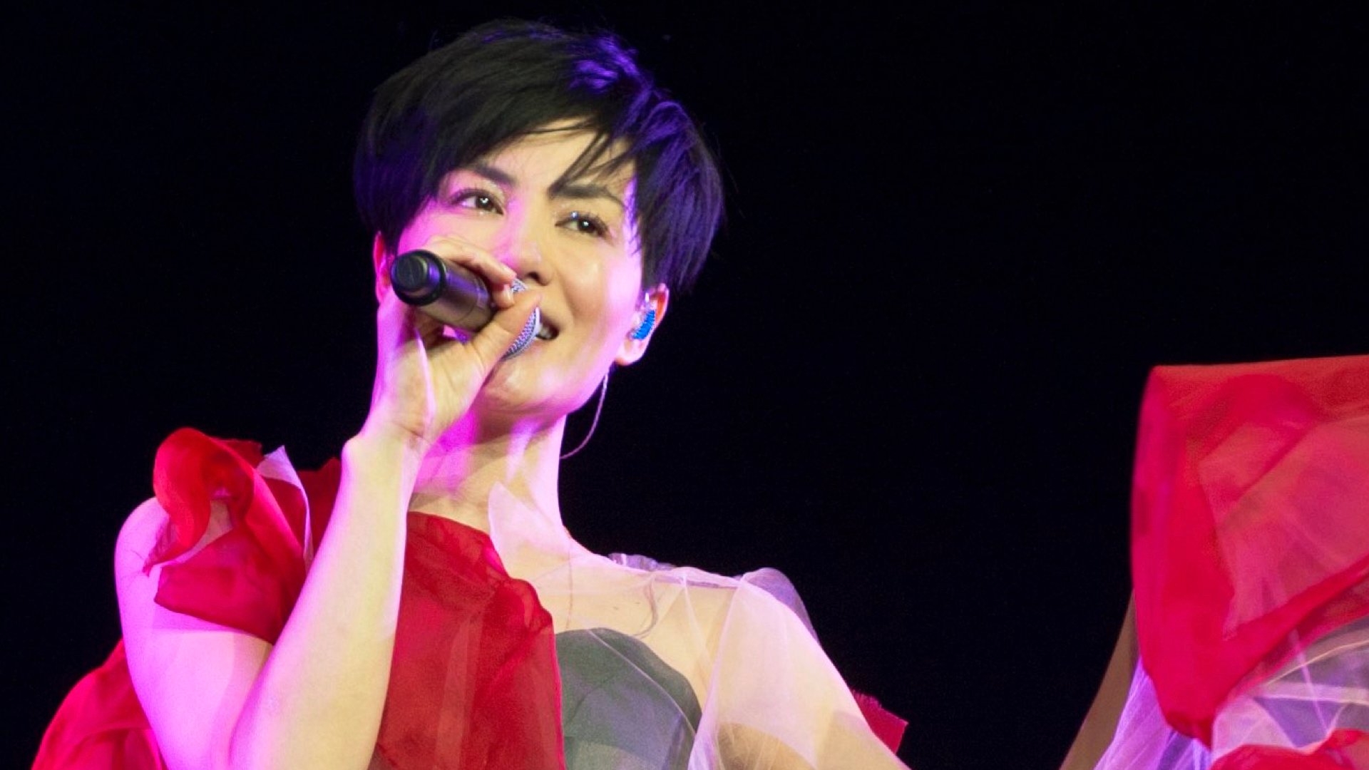 Faye Wong performing in concert 2011